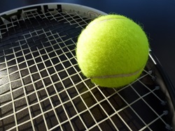テニスラケットとボール