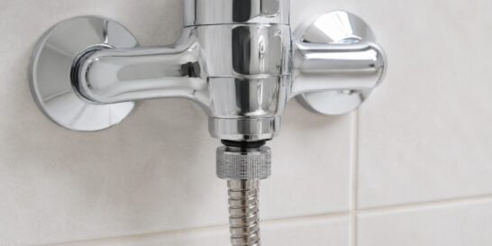 水栓側のシャワーホース接続部分